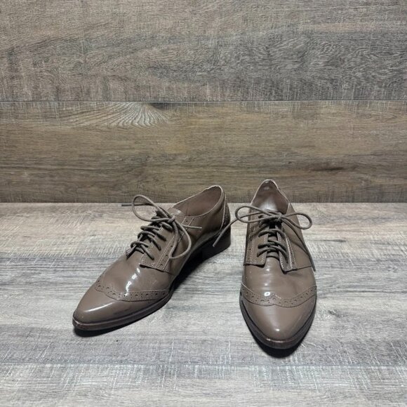 Louise et Cie Adelise Tan Patent Leather Wingtip Oxford Shoes Women's Size 8.5 - Picture 1 of 6